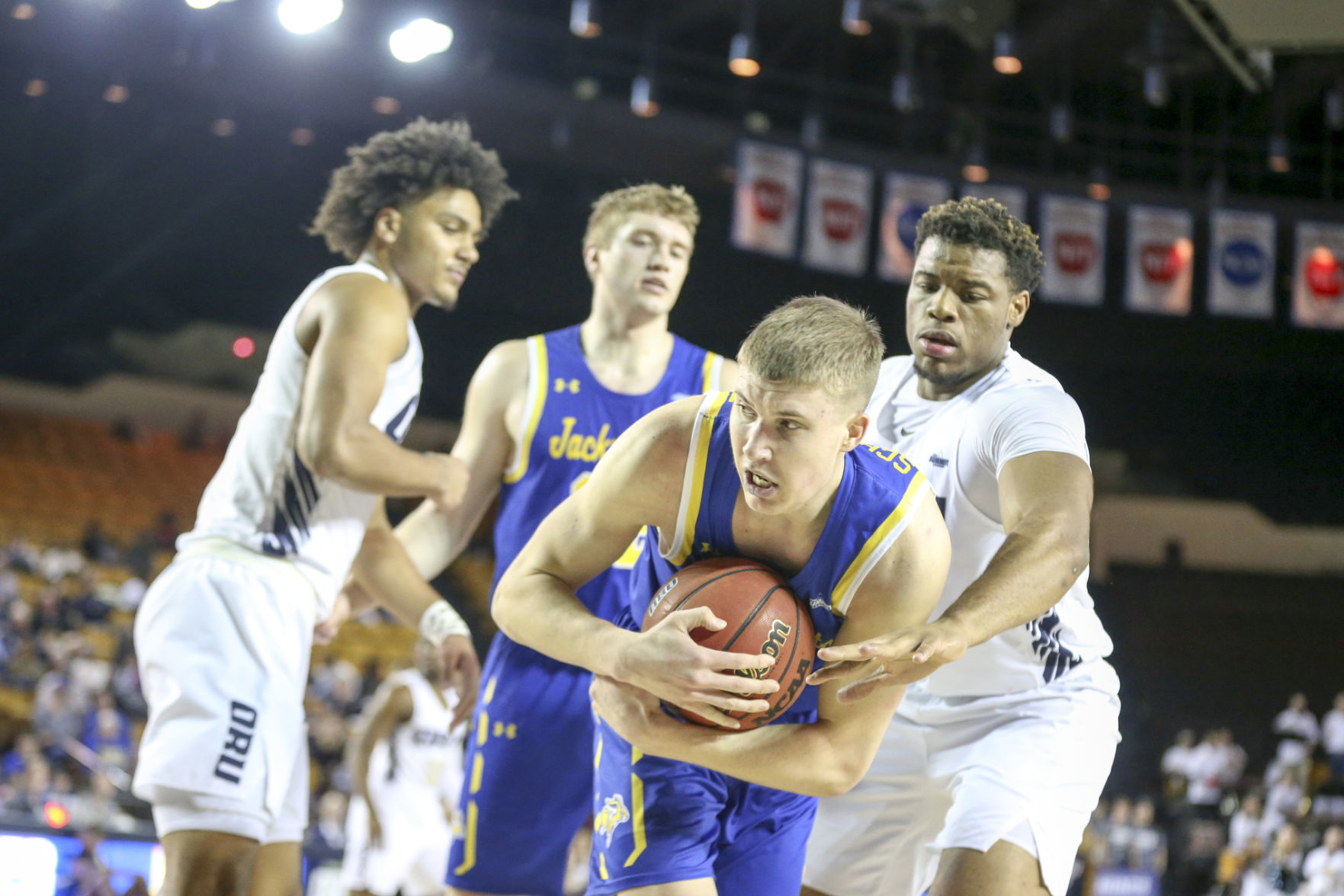 Oral Roberts Golden Eagles vs South Dakota State Jackrabbits
